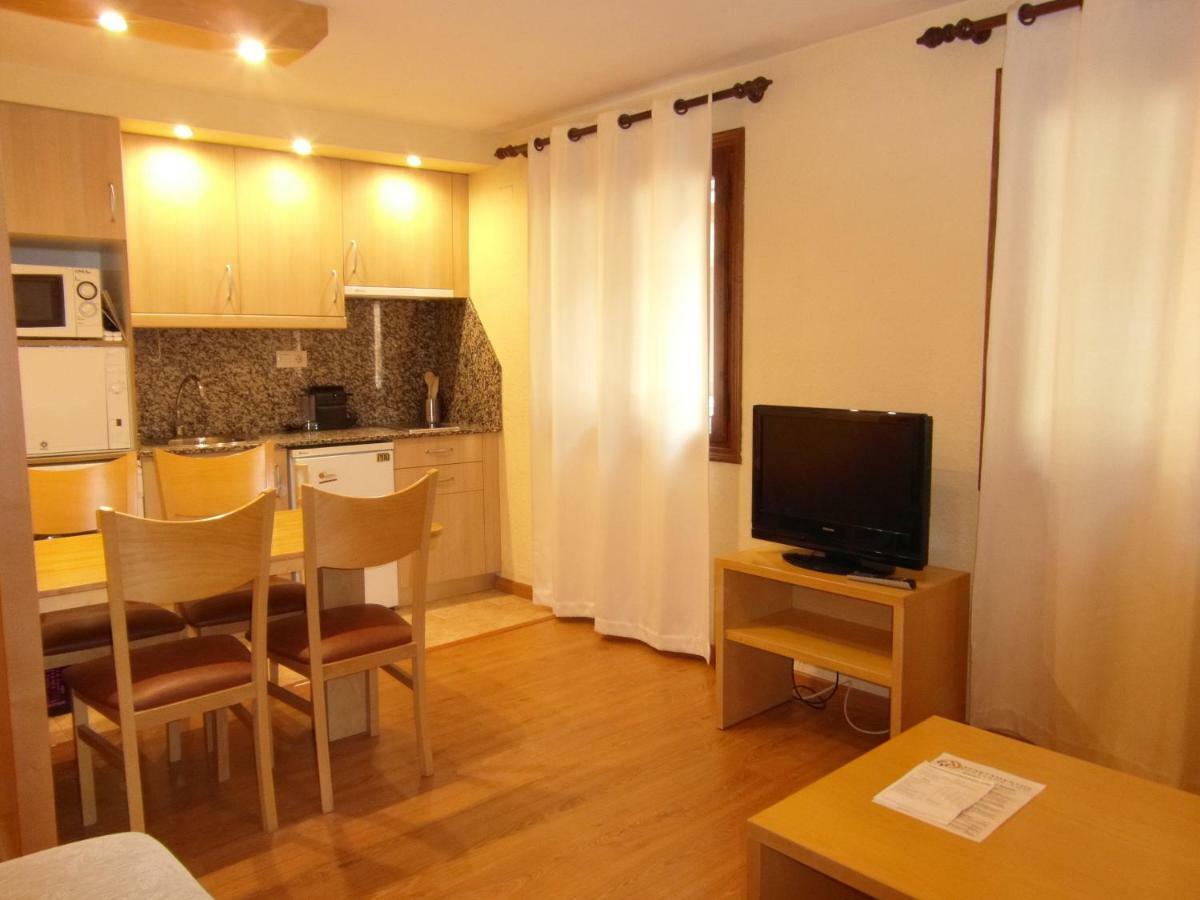 B06 - Mayor 22, 1º - Villmor Apartment Benasque Bagian luar foto